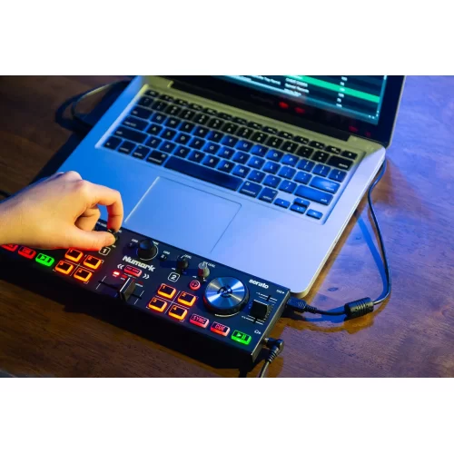 Numark DJ2GO2 Touch DJ-контроллер купить в Москве и РФ недорого